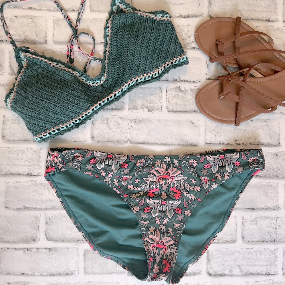Bikini Bundle - Picture 3 of 7